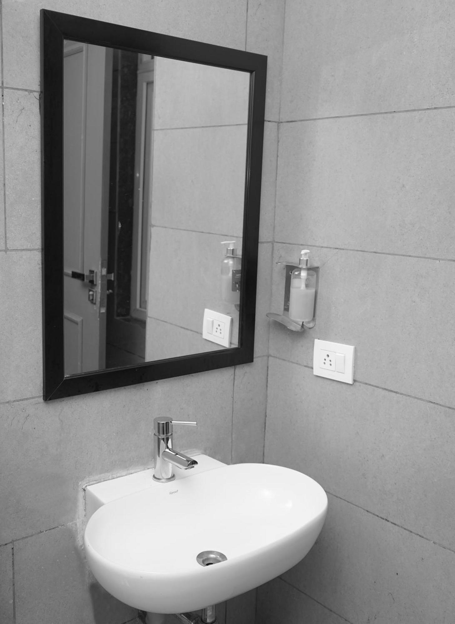 Suites Admiral Delhi Airport Nové Dillí Exteriér fotografie